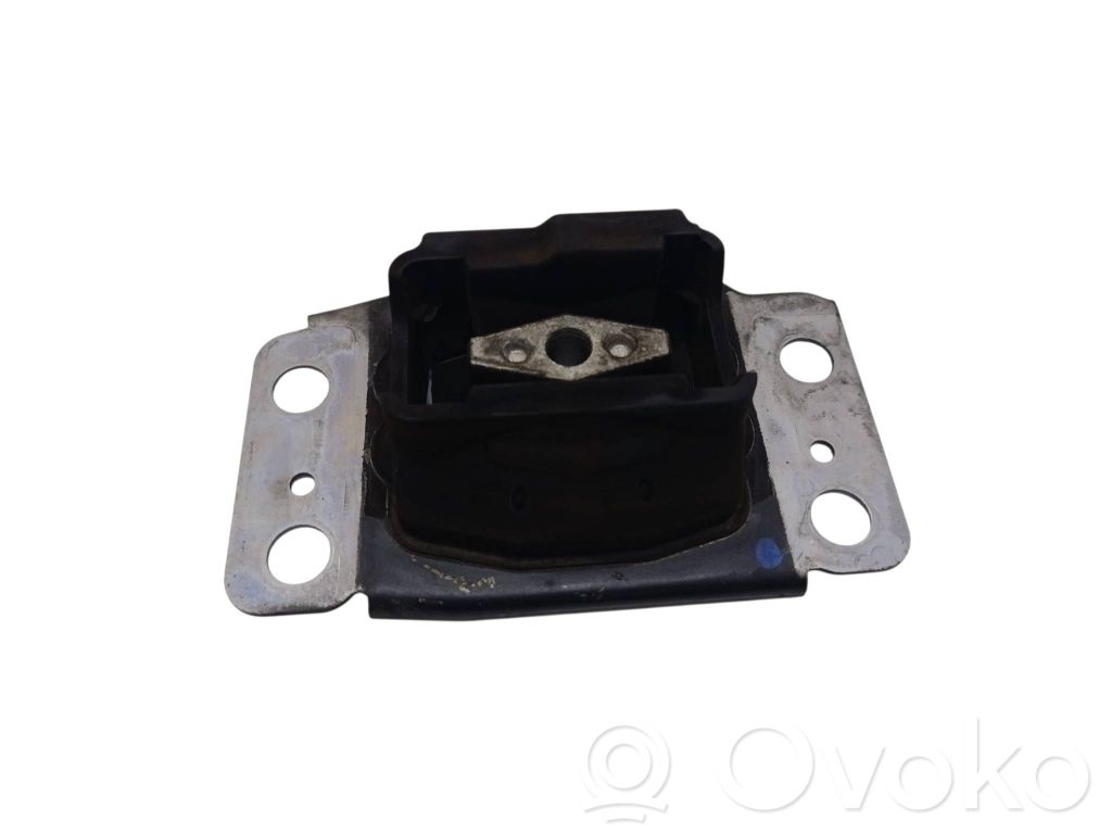 Engine mount bracket   6G917M121AC
