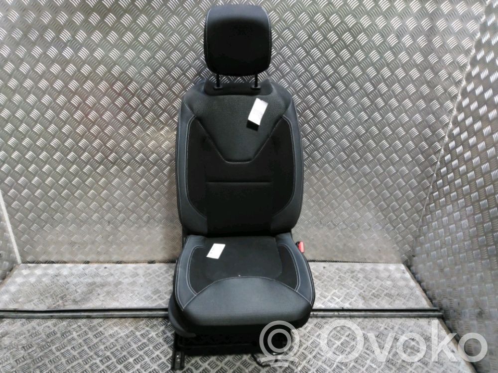 Renault Clio IV Etumatkustajan istuin 