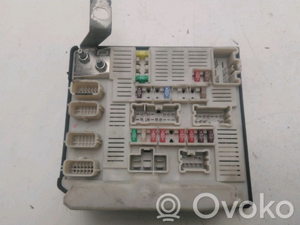 Module de fusibles   8200356340