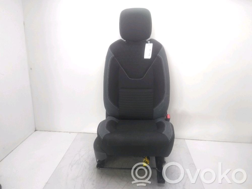 Renault Clio IV Etumatkustajan istuin 