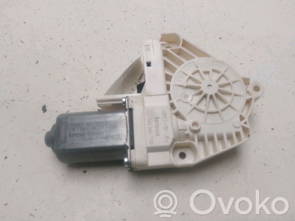 Motor del regulador de la ventanilla de la puerta delantera   8K0959802C
