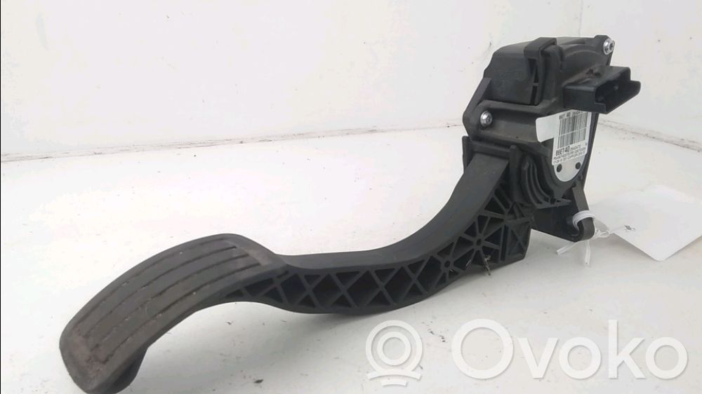 Accelerator throttle pedal   9838028180