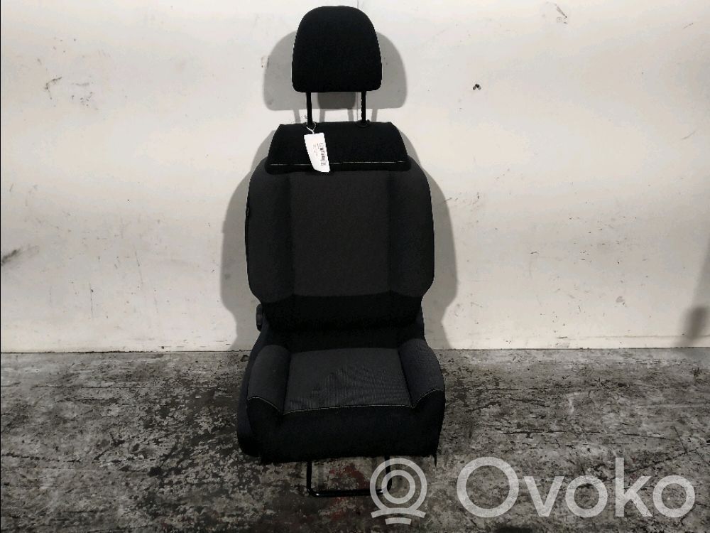 Citroen C3 Etumatkustajan istuin 