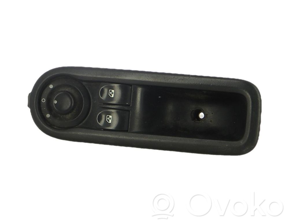 Comutator comandă geamuri electrice   8200214939
