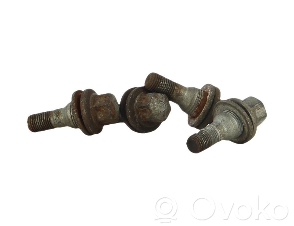 Mutterit/pultit   1692647680
