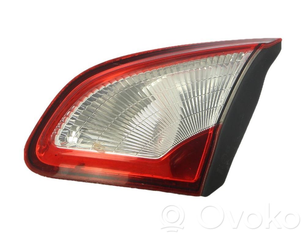 Nissan Qashqai Lampă spate în capacul portbagajului
