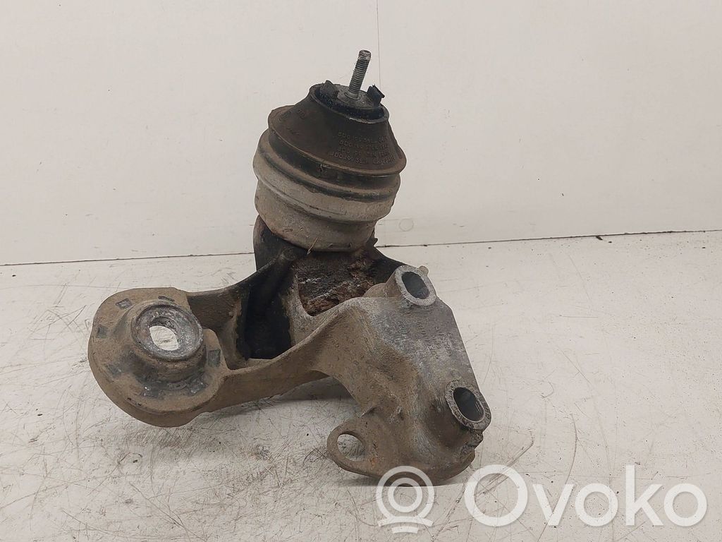 Volkswagen PASSAT B5 Engine mounting bracket 