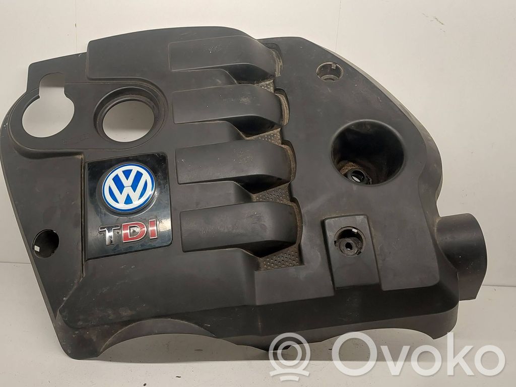 Volkswagen PASSAT B5.5 Osłona górna silnika 