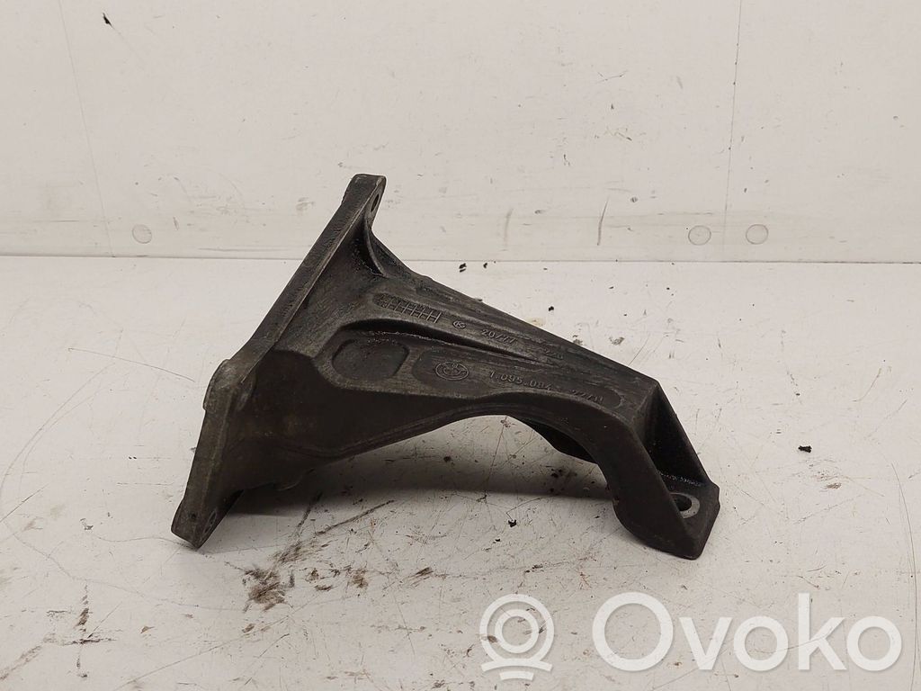 BMW 3 E46 Engine mounting bracket 