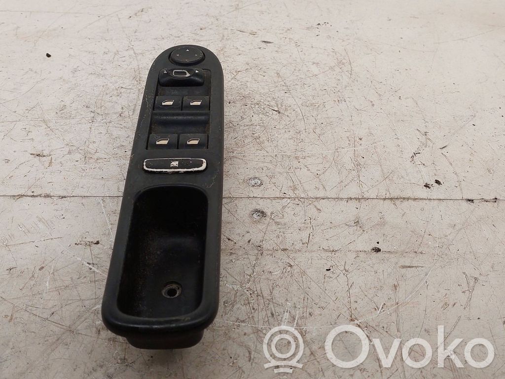 Peugeot 307 Electric window control switch 
