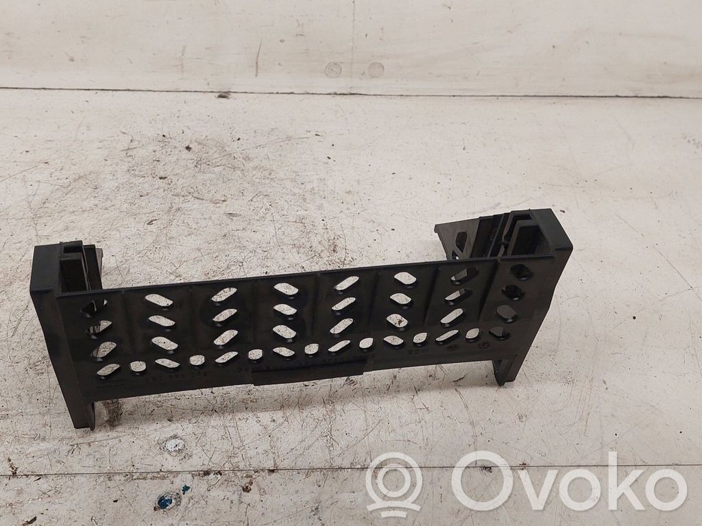 Inny element deski rozdzielczej   8E0858075