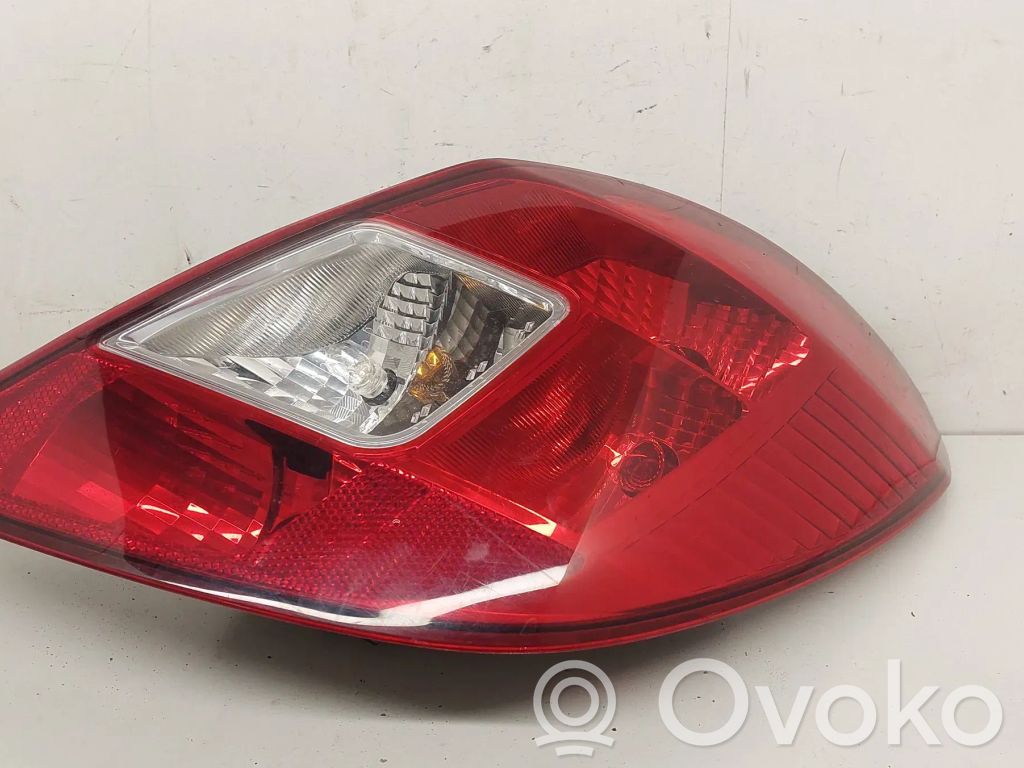 Opel Corsa D Aizmugurējais lukturis virsbūvē 