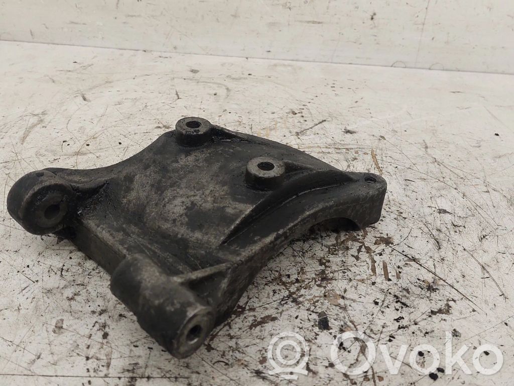 Audi A6 S6 C5 4B Engine mounting bracket 