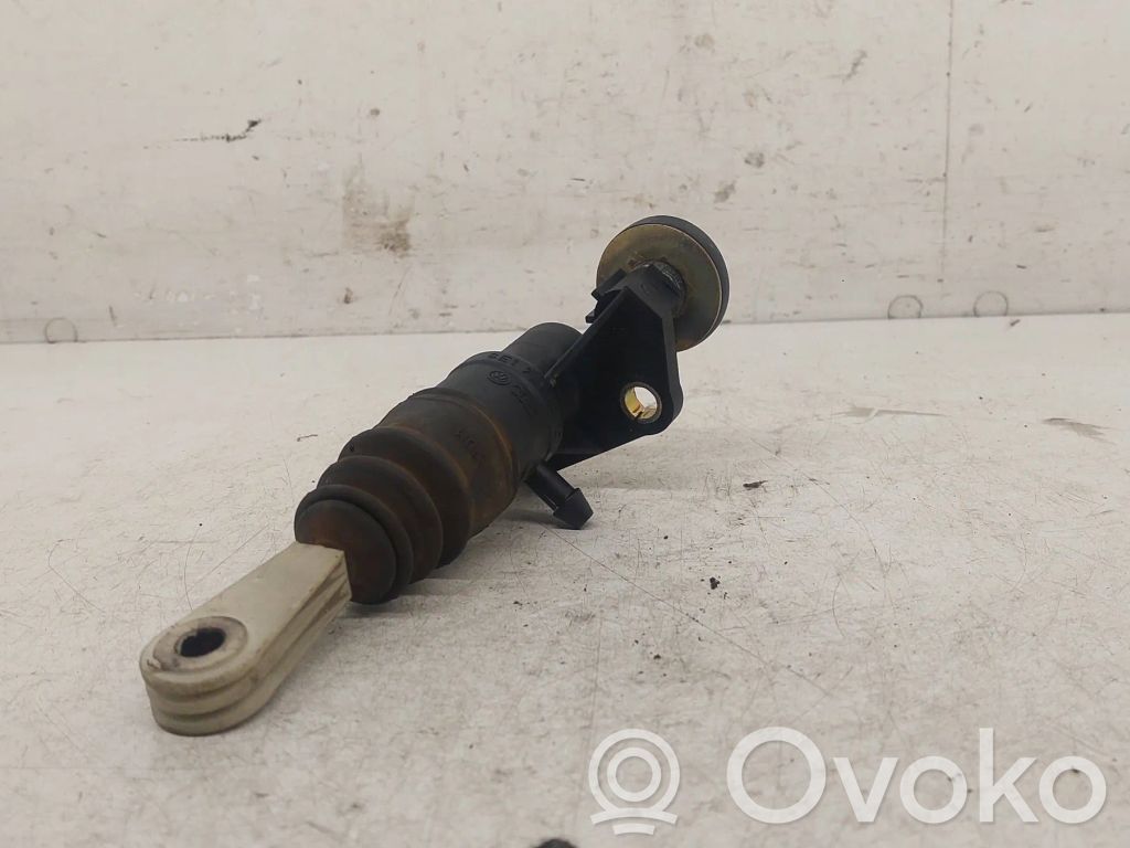 Volkswagen PASSAT B5 Główny cylinder sprzęgła 
