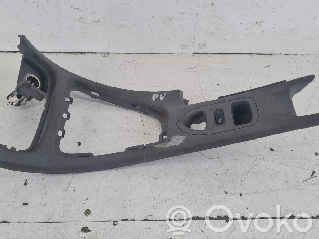 Renault Laguna II Ātrumu pārslēgšanas sviras dekoratīvā apdare (plastmasas) 