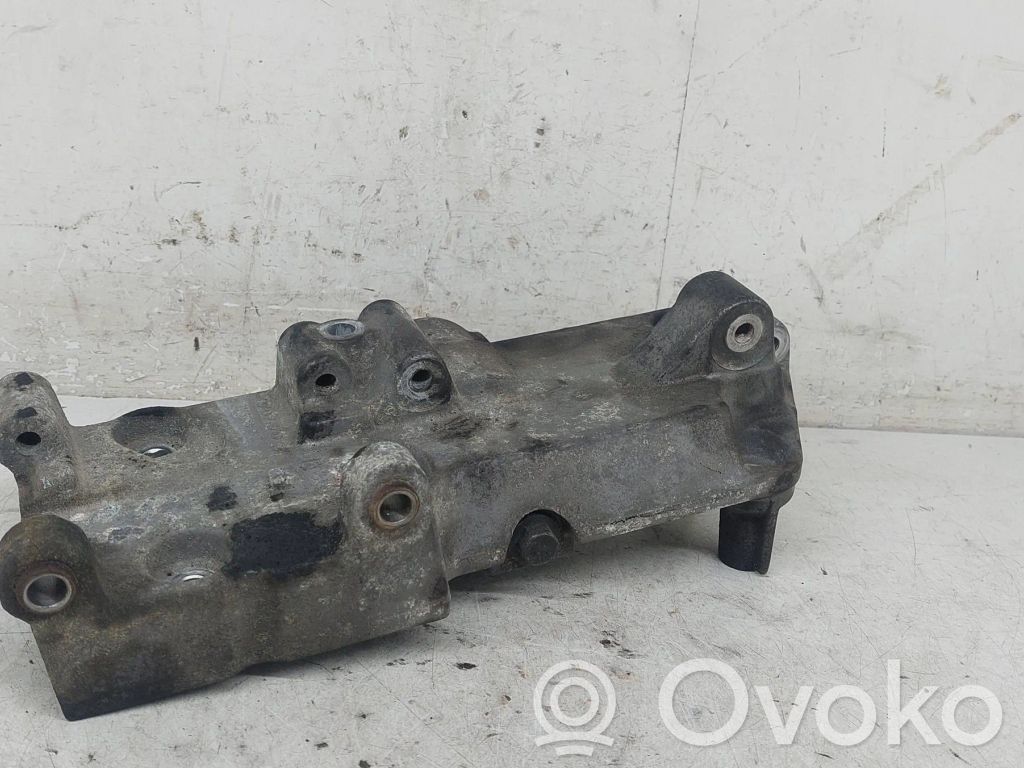 Volvo S40, V40 A/C compressor mount bracket 