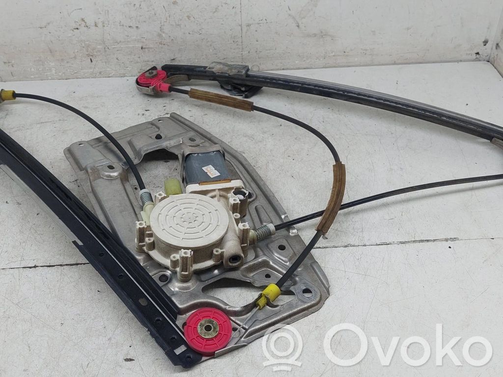 Priekšpusē loga pacēlāja motoriņš   E007006002,113843,9030143