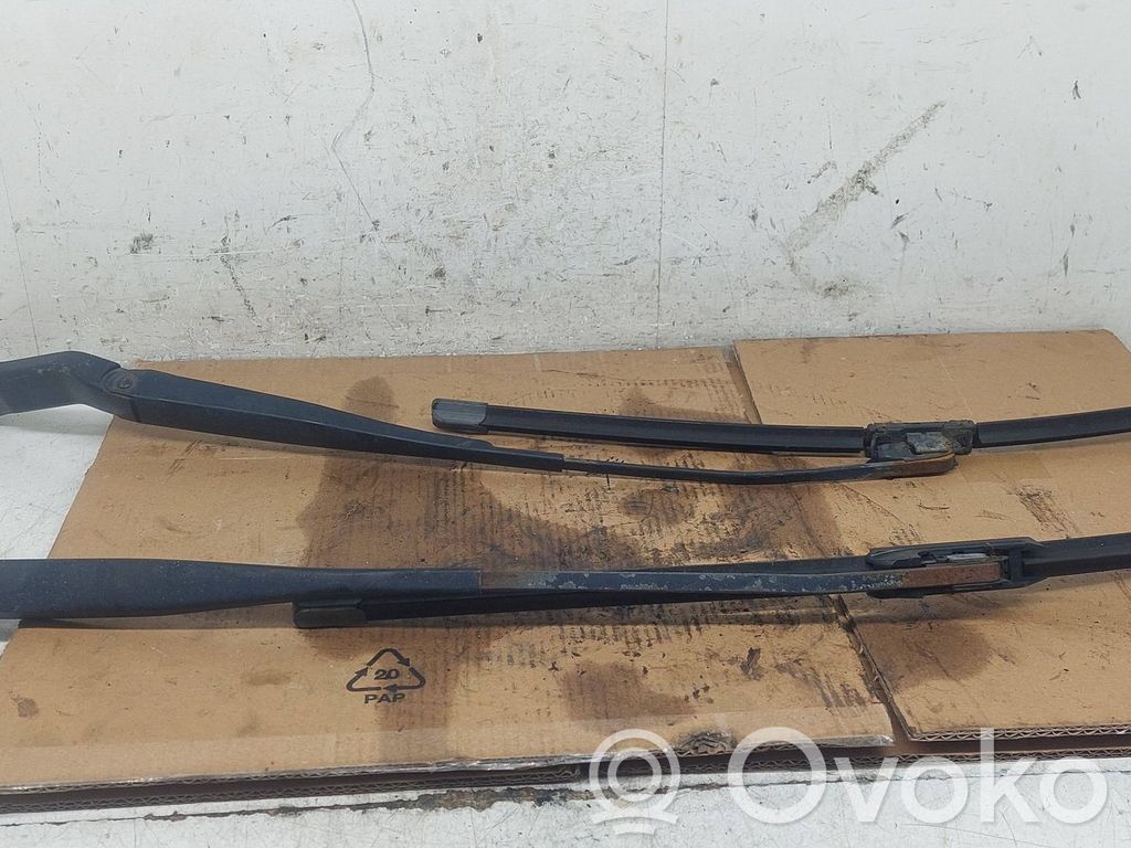 Opel Meriva A Front wiper blade arm 