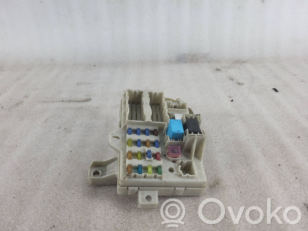 Mazda 323 Saugiklių blokas 