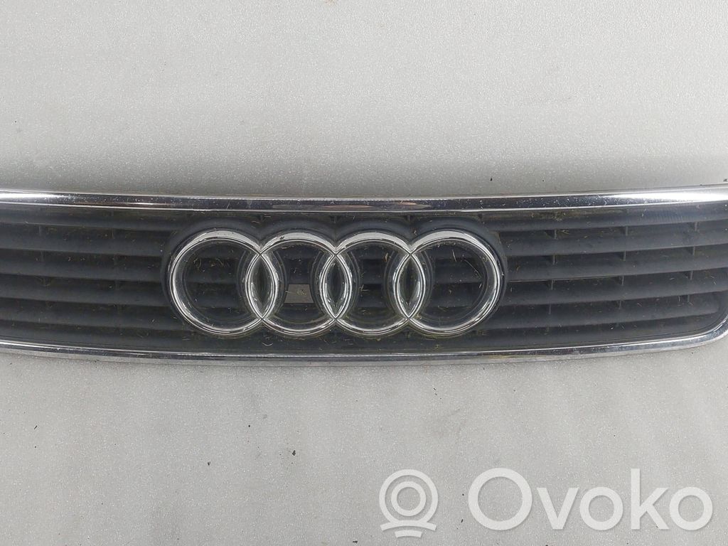Audi A4 S4 B5 8D Etusäleikkö 