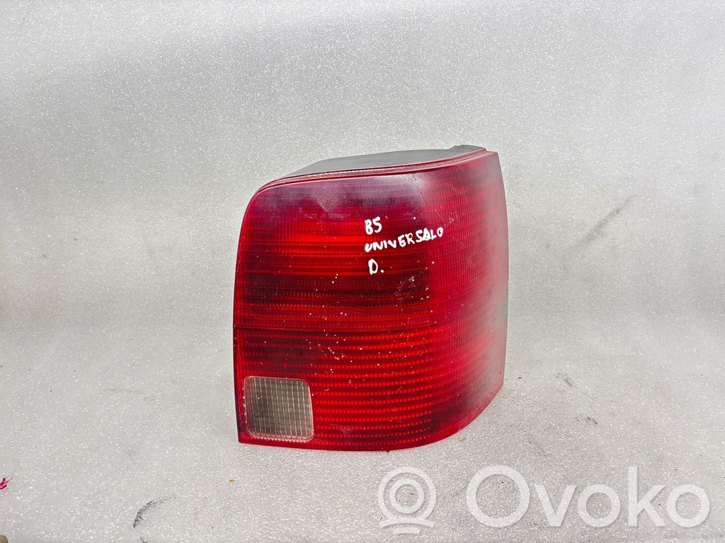 Volkswagen PASSAT B5 Lampa tylna 