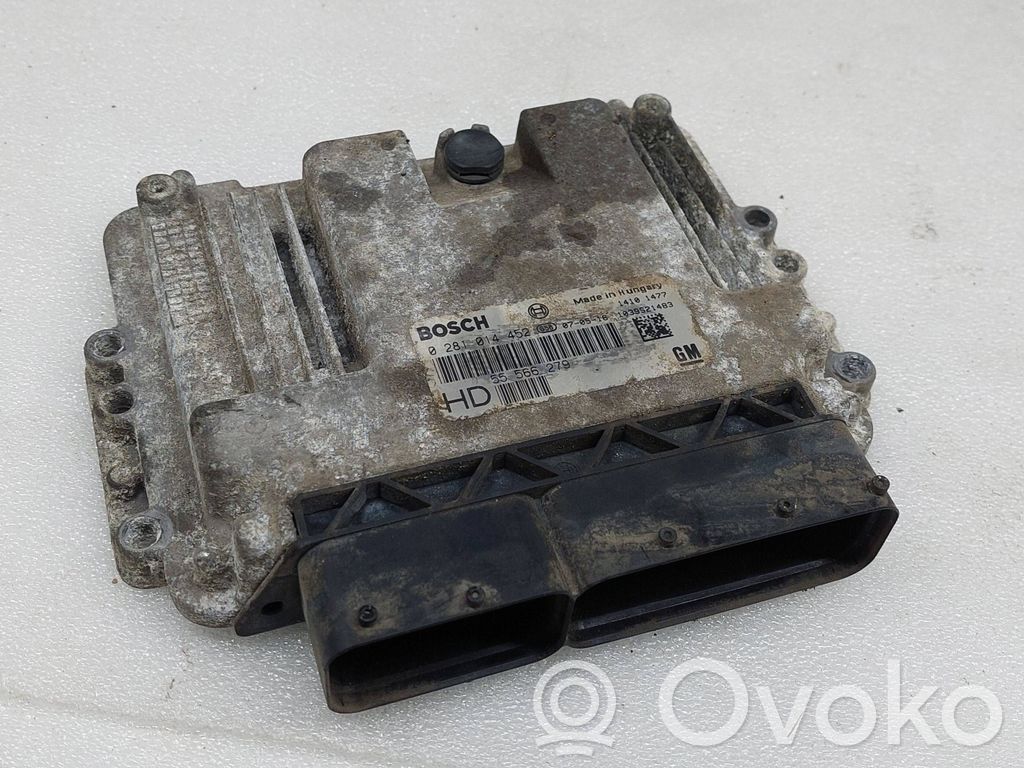 Opel Zafira B Engine control unit/module 