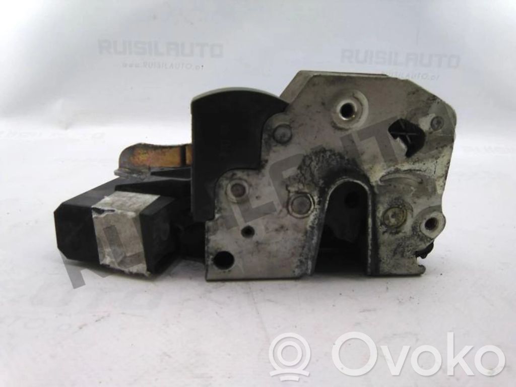 Rear door lock   8122420