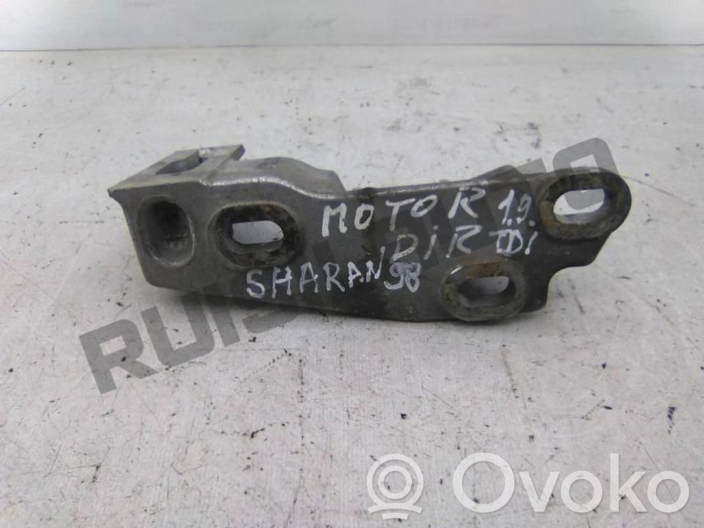Engine mount bracket   7M0199600C
