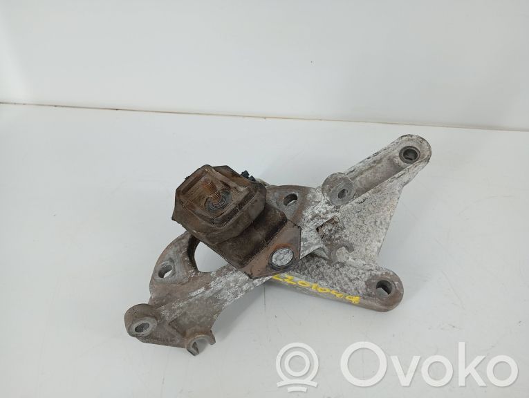 Engine mount bracket   8200358147