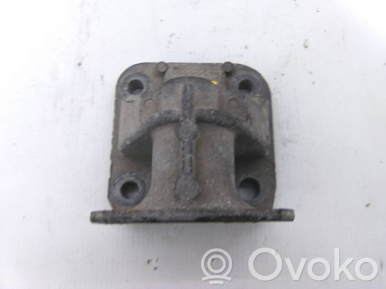 Engine mount bracket