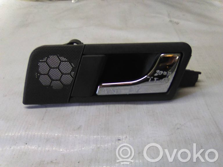 Manecilla interna puerta trasera   8Z0839020