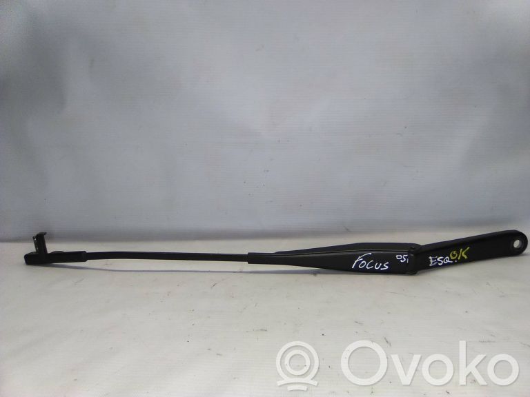 Brazo del limpiaparabrisas delantero   4M5117526AB