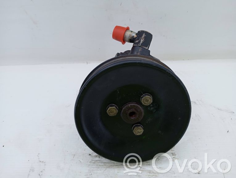 Ford Escort Ohjaustehostimen pumppu 
