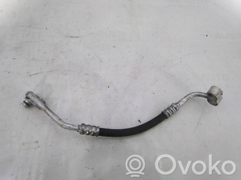 BMW 3 E46 Ilmastointilaitteen putki (A/C) 