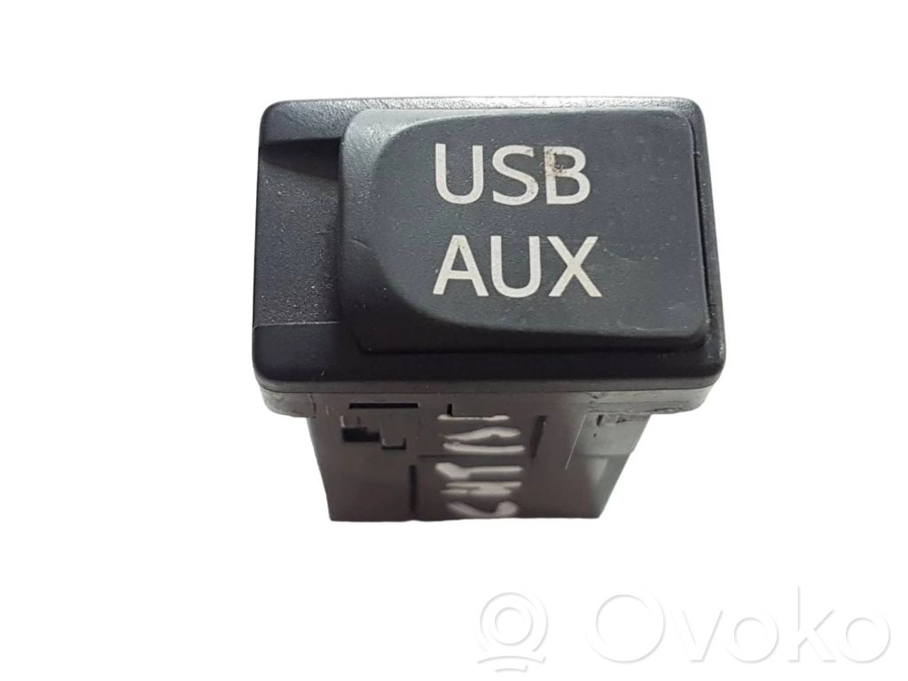 Lexus CT 200H AUX in-socket connector 