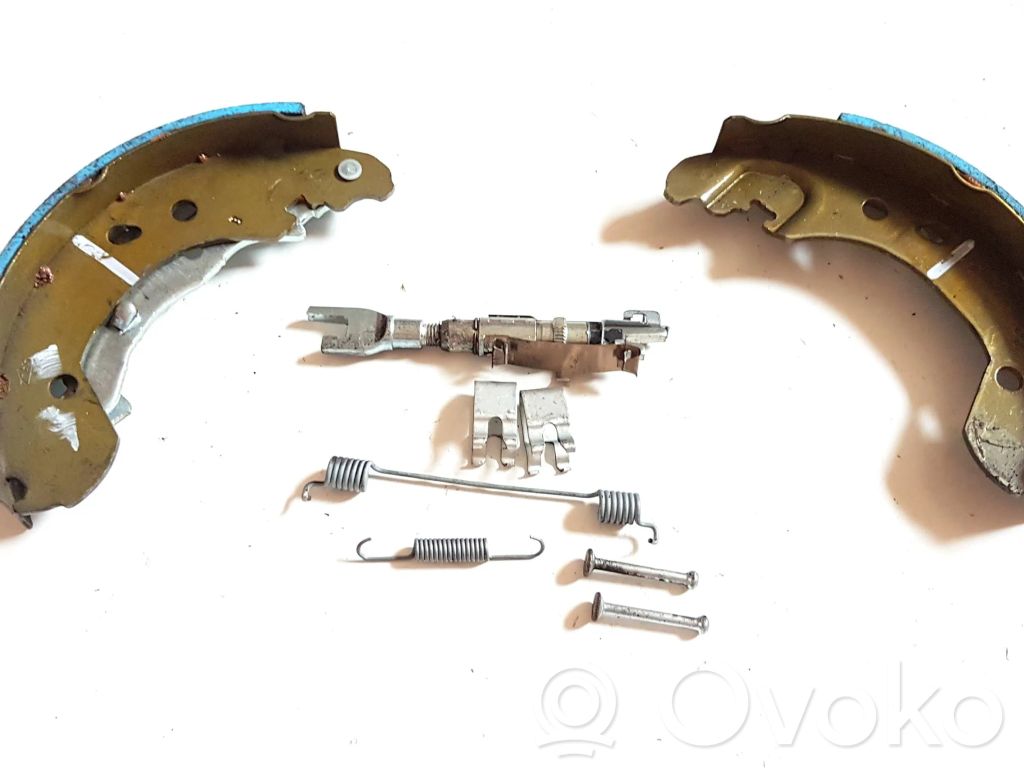 Plaquettes de frein   D4112BH00A,D4060AX600