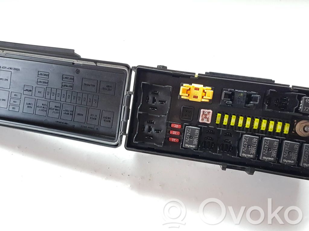 Módulo de fusible   04692087AB