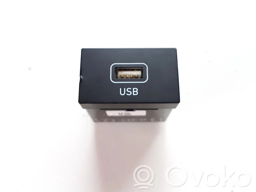 Enchufe conector USB   96120G4250