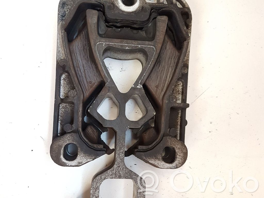 Ford Focus Engine mount bracket 