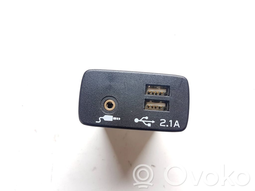 Subaru Forester SK Enchufe conector USB 