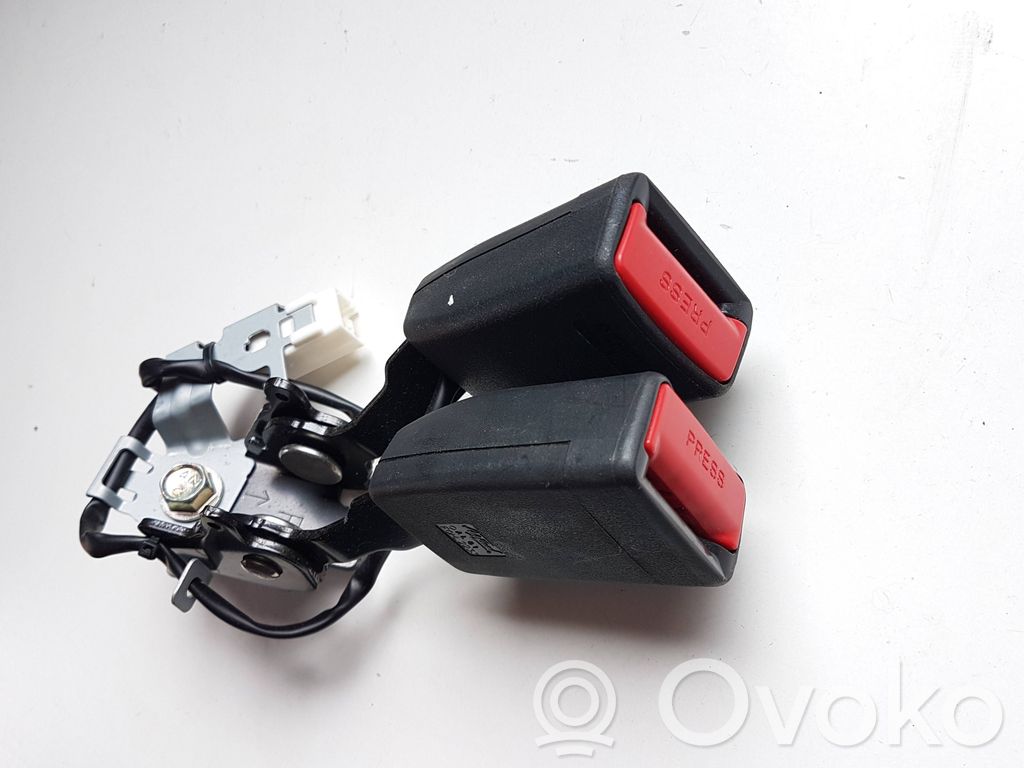 Mazda CX-5 II Middle seatbelt buckle (rear) 