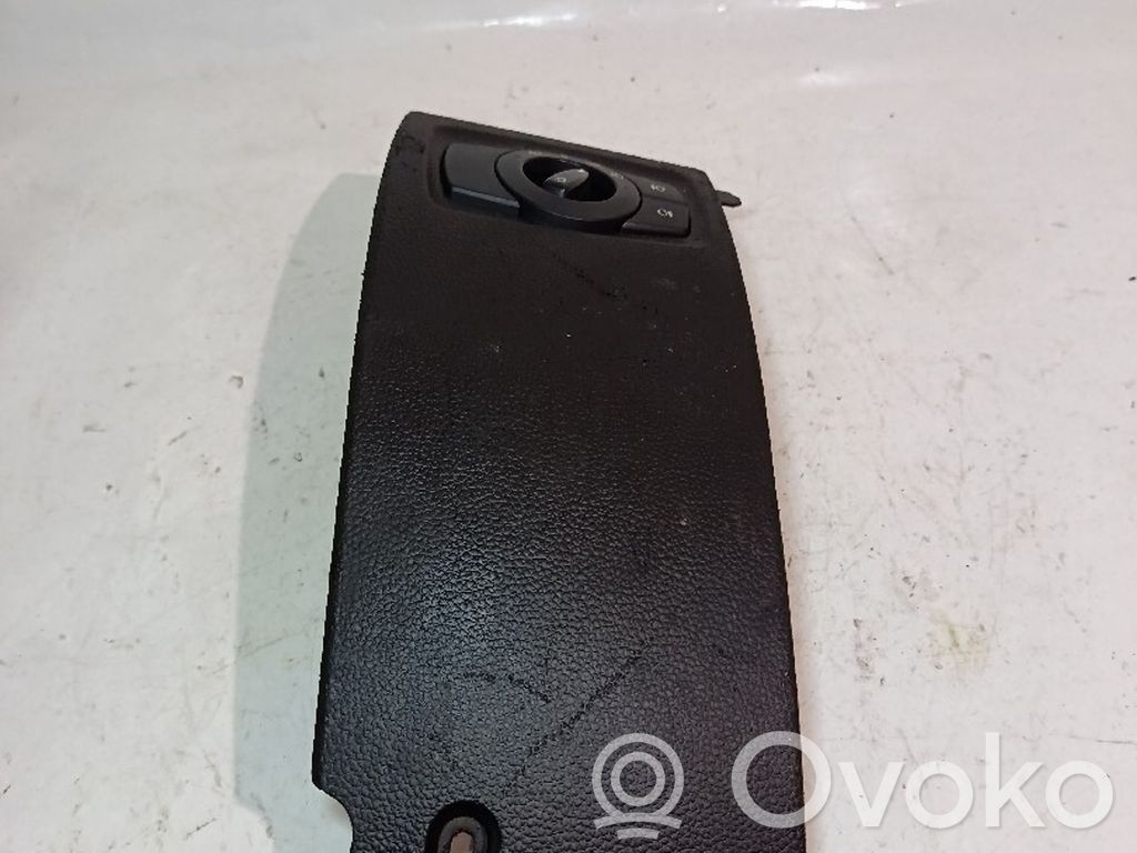 Light switch   04,796,932