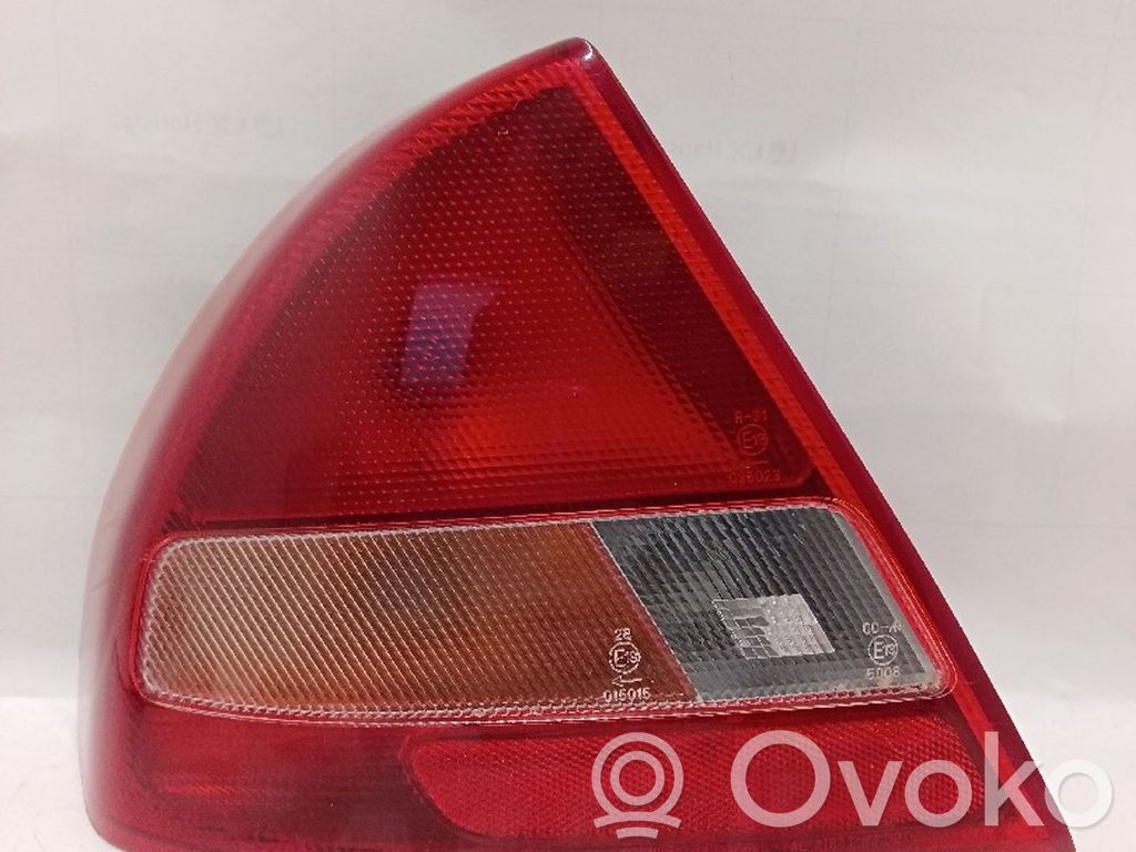 Mitsubishi Lancer Takaluukun takavalot 