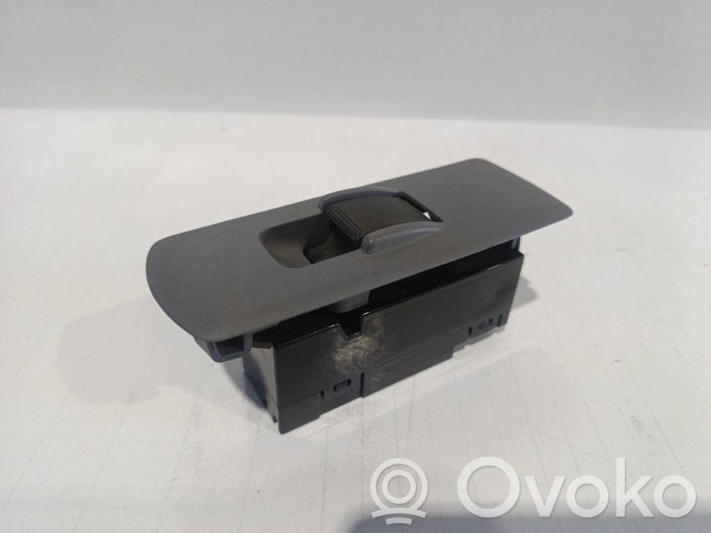 Mitsubishi Colt Electric window control switch 