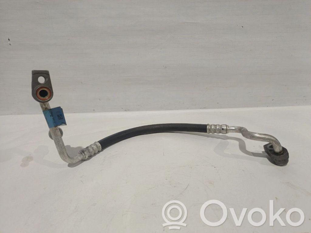 Ilmastointilaitteen putki (A/C)   F1F119N601EB