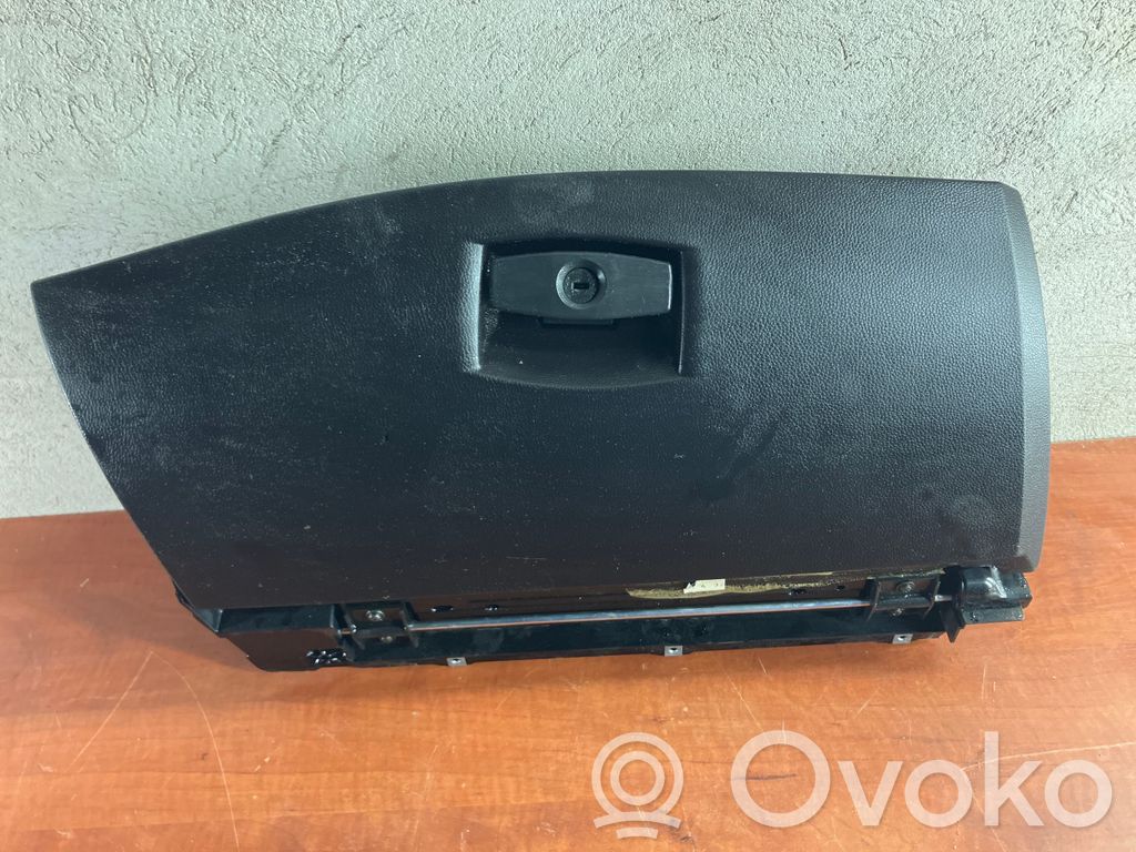 BMW 5 E60 E61 Daiktadėžė 