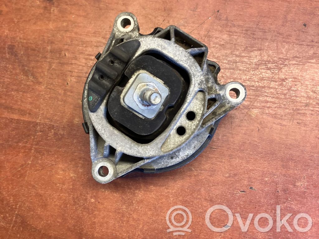 Engine mount bracket   6868490,270116