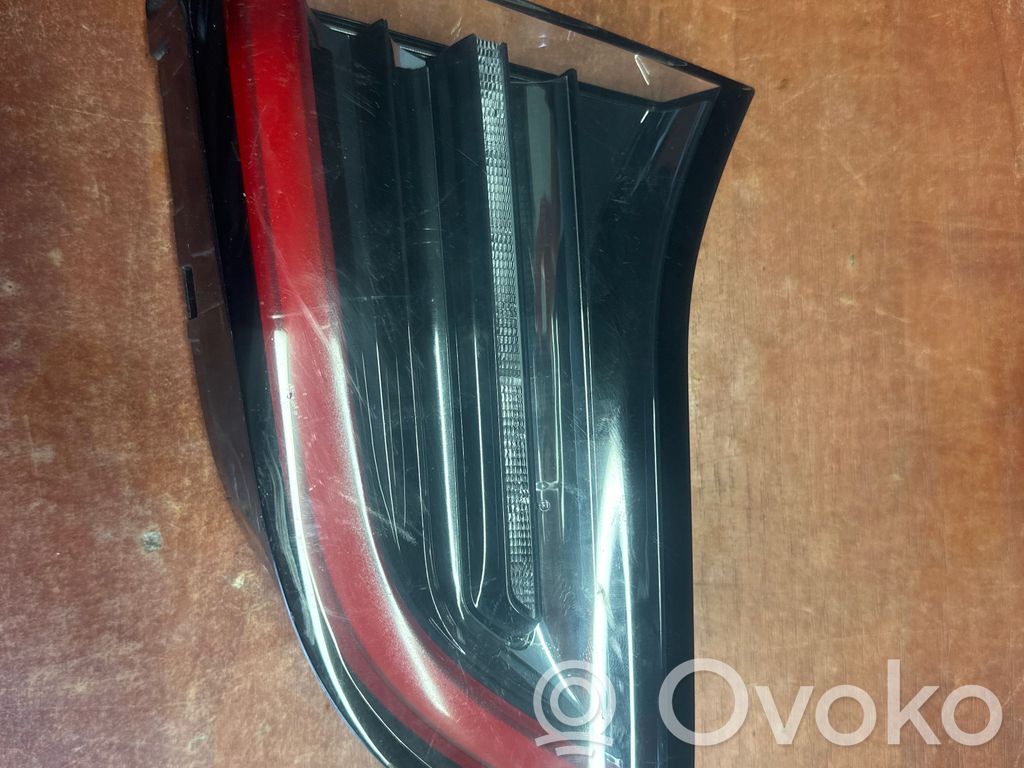 Tesla Model S Takaluukun takavalot 