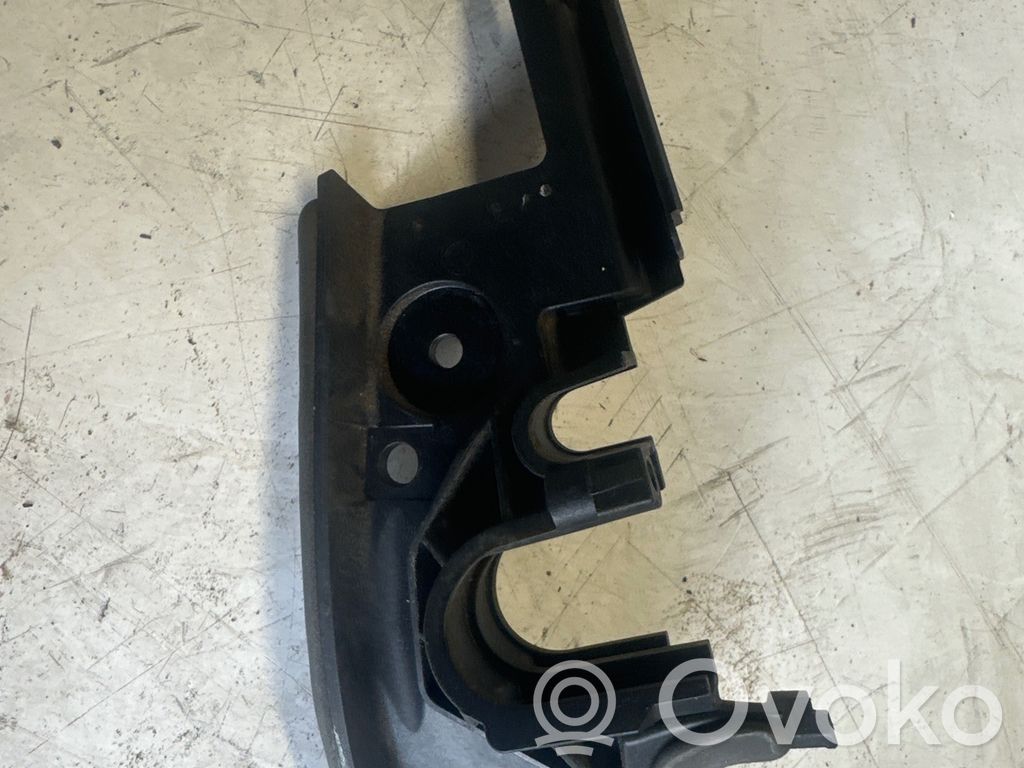 BMW 3 F30 F35 F31 Cita veida dzinēja nodalījuma detaļa 