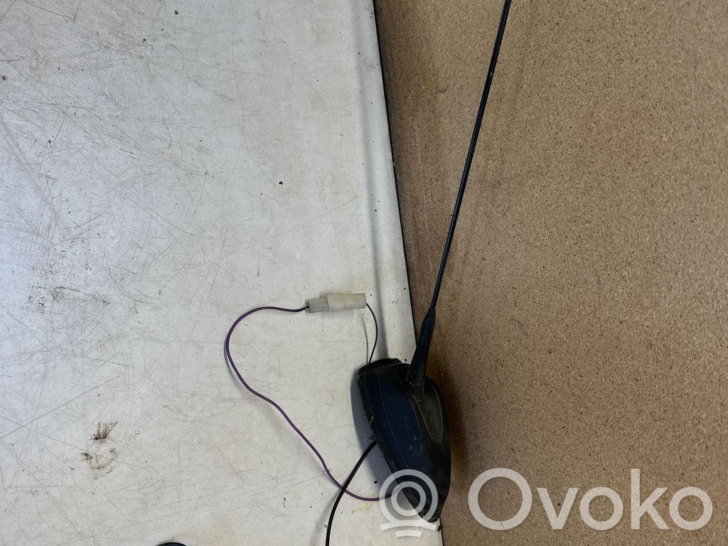 Mercedes-Benz Sprinter W906 GPS-pystyantenni 